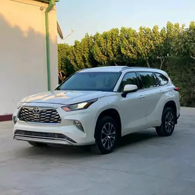 Toyota Highlander 2021