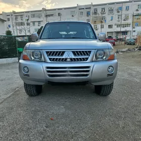 Mitsubishi Pajero 2004