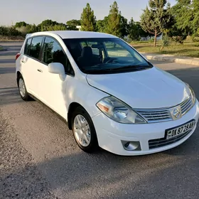 Nissan Versa 2011