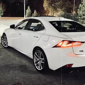 Lexus IS 2018