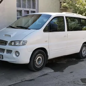 Hyundai H-1 2000