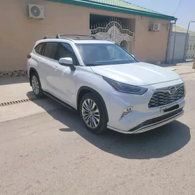 Toyota Highlander 2021