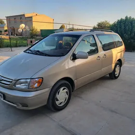 Toyota Sienna 2002