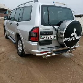 Mitsubishi Montero 2001