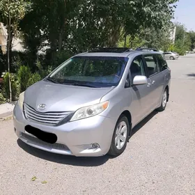 Toyota Sienna 2010