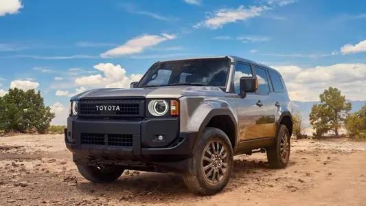 Toyota Land Cruiser FJ noýabr aýynda çykar we Suzuki Jimny bilen bäsleşer