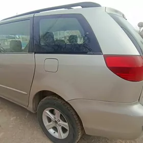 Toyota Sienna 2005