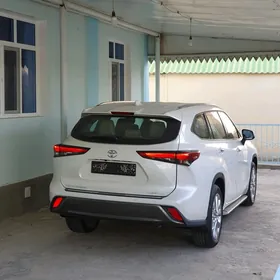 Toyota Highlander 2021