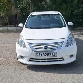 Nissan Versa 2012