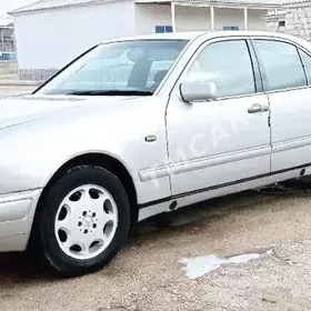 Mercedes-Benz E320 1996