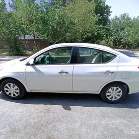 Nissan Sunny 2012