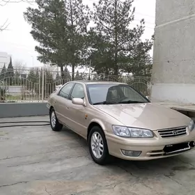 Toyota Camry 2001