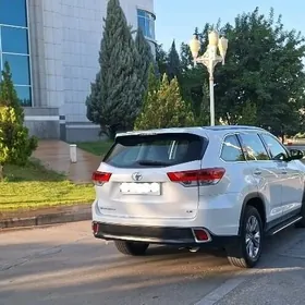 Toyota Highlander 2019