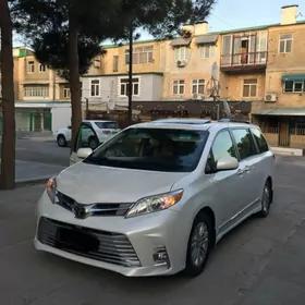 Toyota Sienna 2019