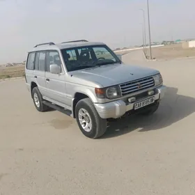 Mitsubishi Montero 1995