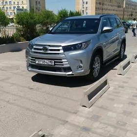 Toyota Highlander 2019