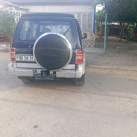 Mitsubishi Pajero 1995