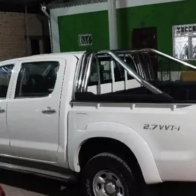 Toyota Hilux 2015