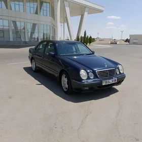 Mercedes-Benz E320 2001