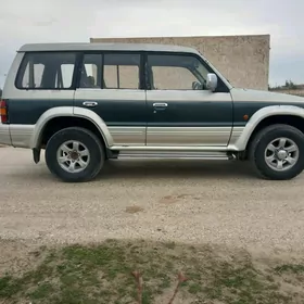 Mitsubishi Pajero 1993