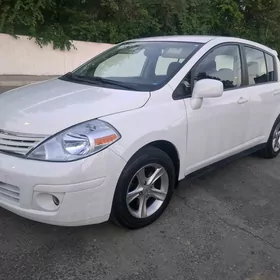 Nissan Versa 2011