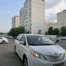 Toyota Sienna 2012