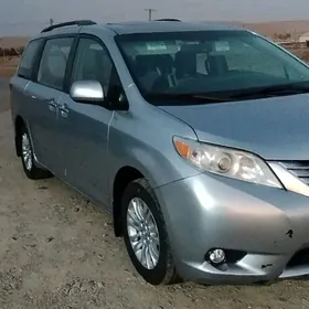 Toyota Sienna 2016