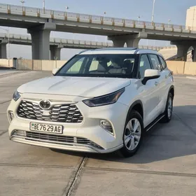 Toyota Highlander 2021