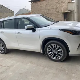 Toyota Highlander 2021