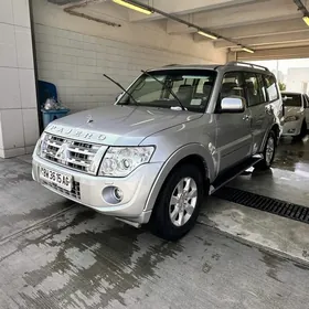 Mitsubishi Pajero 2013