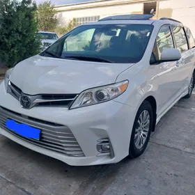 Toyota Sienna 2018