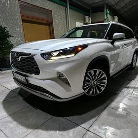 Toyota Highlander 2021