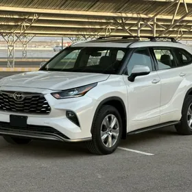 Toyota Highlander 2021