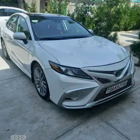 Toyota Camry 2019