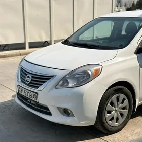 Nissan Versa 2012