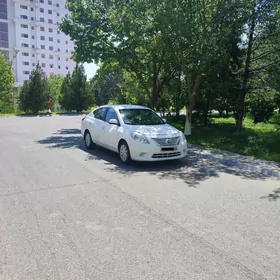 Nissan Versa 2012