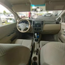 Nissan Tiida 2011