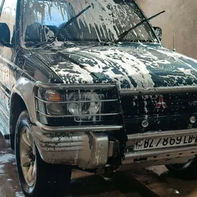 Mitsubishi Pajero 1993