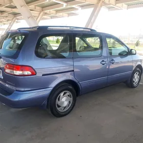 Toyota Sienna 2002