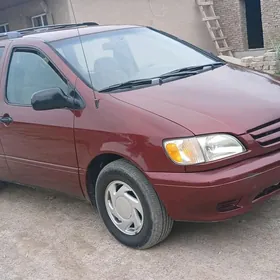 Toyota Sienna 2001