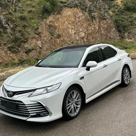 Toyota Camry 2021