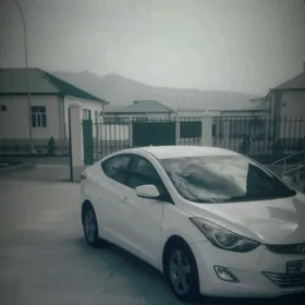 Hyundai Elantra 2013