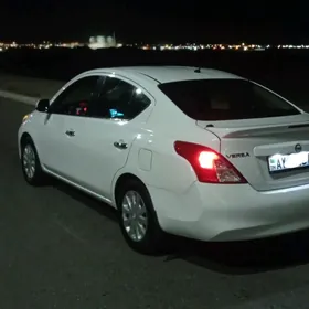 Nissan Versa 2012