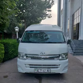 Toyota Hiace 2013