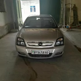 Opel Signum 2004