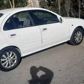 Nissan Sunny 2001