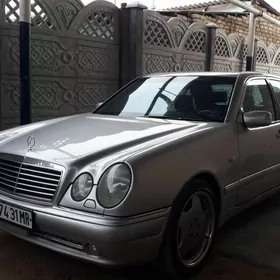 Mercedes-Benz E320 2001