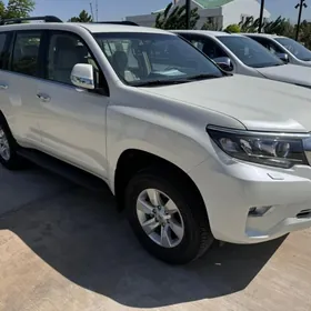 Toyota Land Cruiser Prado 2023