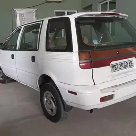 Mitsubishi Chariot 1995