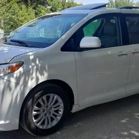 Toyota Sienna 2012